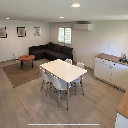 Petite Dependance A Picarrou Ferienhaus