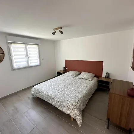 Petite Dependance A Picarrou *