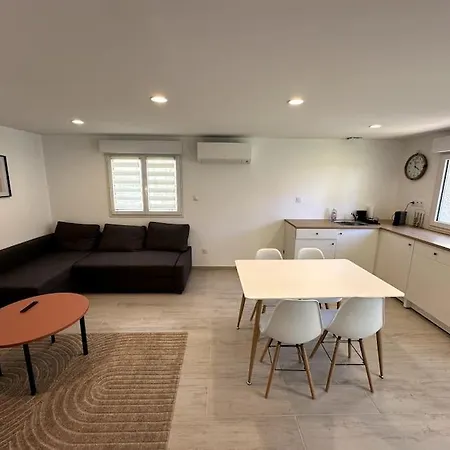 Petite Dependance A Picarrou Holiday home *